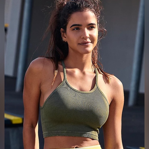 SOLD! 5 tanks, 1 bra and leggings matching set, and 2 shorts - Picture 4 of 13